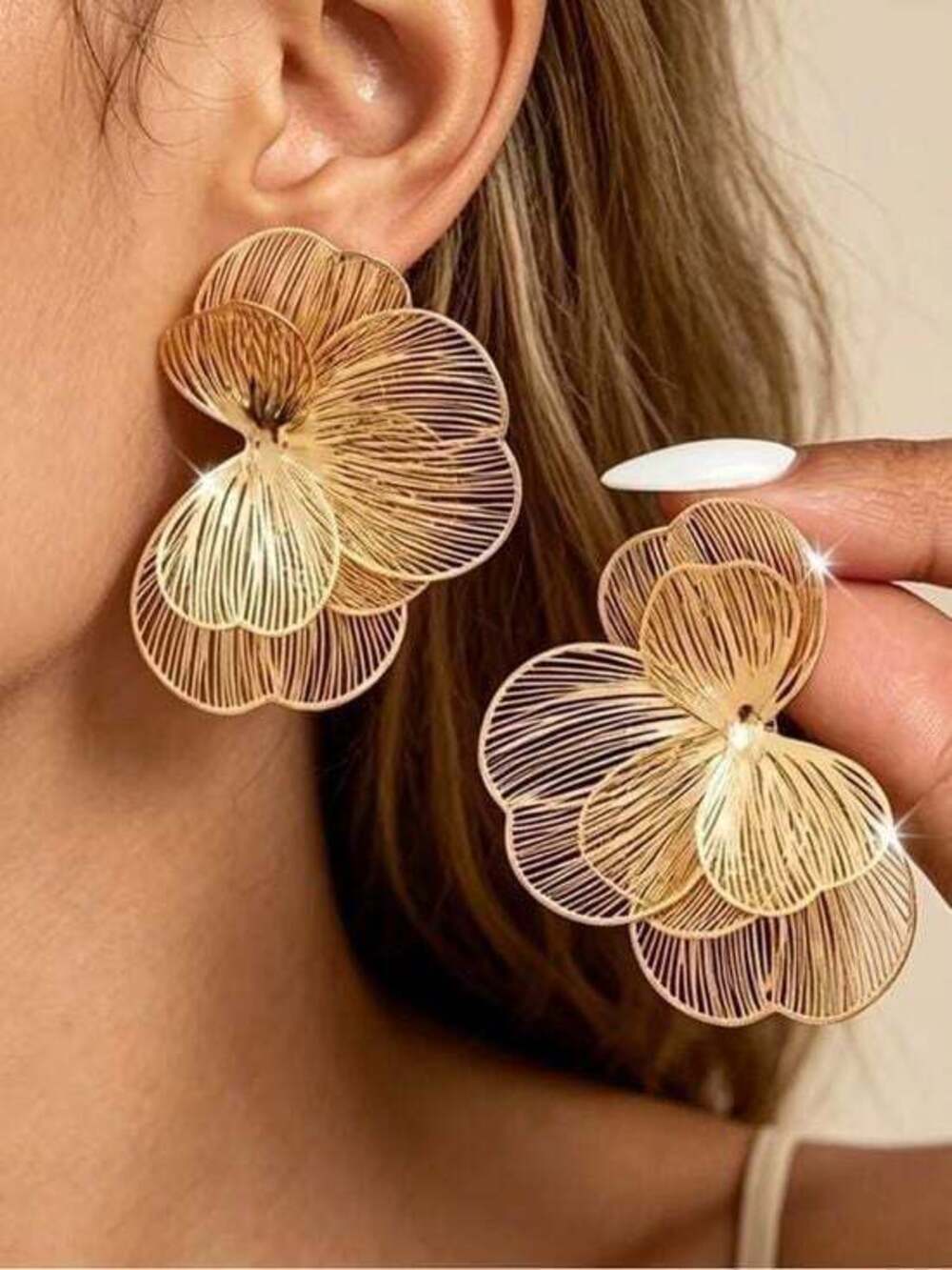 Elegant Gold Floral Filigree Drop Earrings